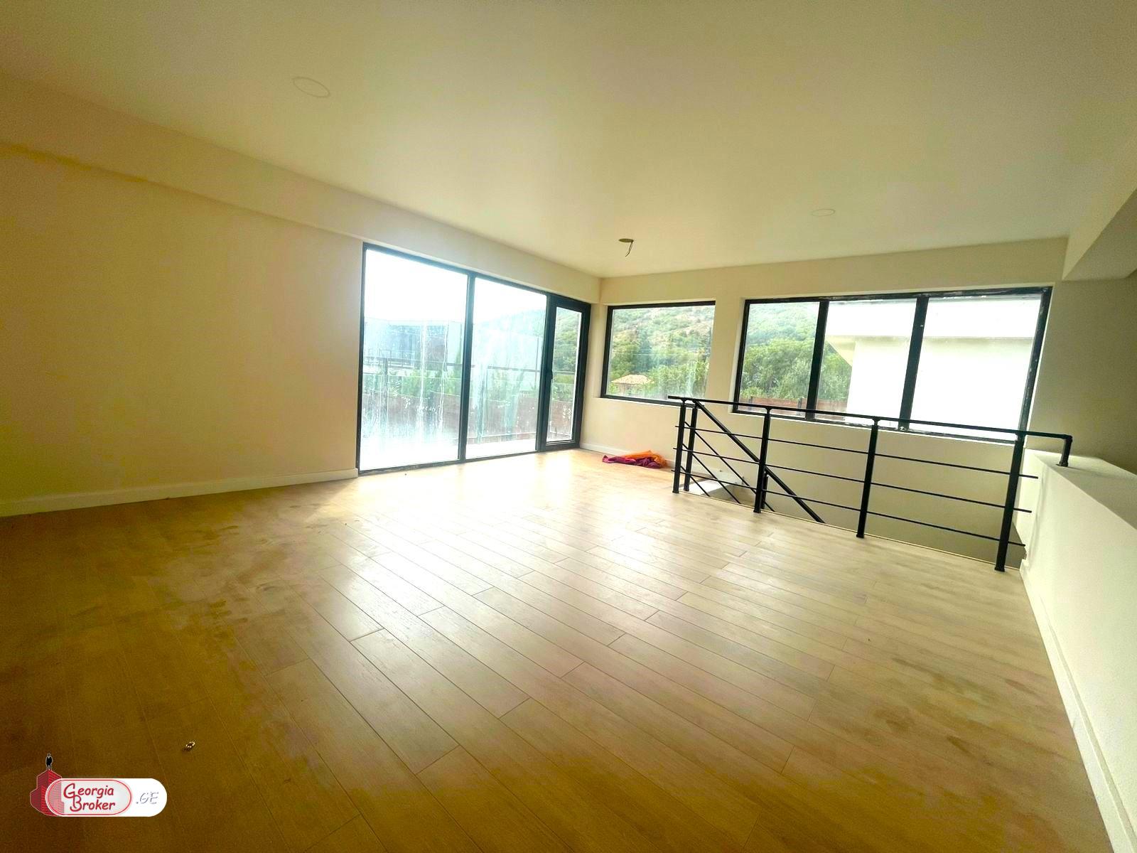 продается дом с новым ремонтом 5-комнат